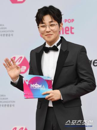 Dindin's 12 years of amazing updates after celebrity-friendly fact-bombing shouldn't have been..