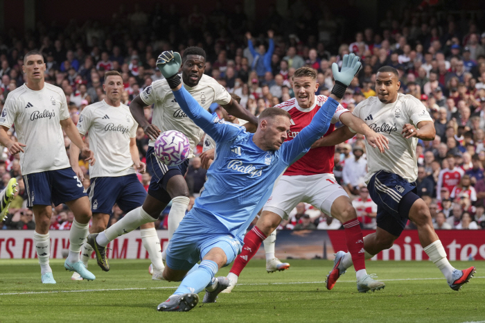  POSTECH Nottingham debut game is not easy. Arsenal 01 Nottingham end of first half
