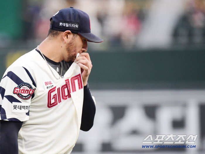 I don't have anything to say.. Lotte Velazquez leaves work in 17 minutes → 5 runs in ⅔ innings