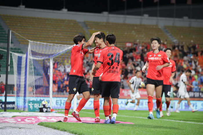  (All-round) It looks like an early winner! Compagno PK goal Jeonbuk catches Daejeon and runs quickly Kangwon, and overpowered Seoul after a slugfest