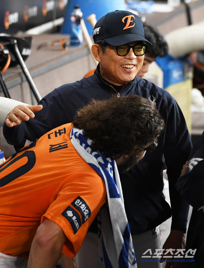  Coach Yang Sang-moon who is good just by looking at Ponce