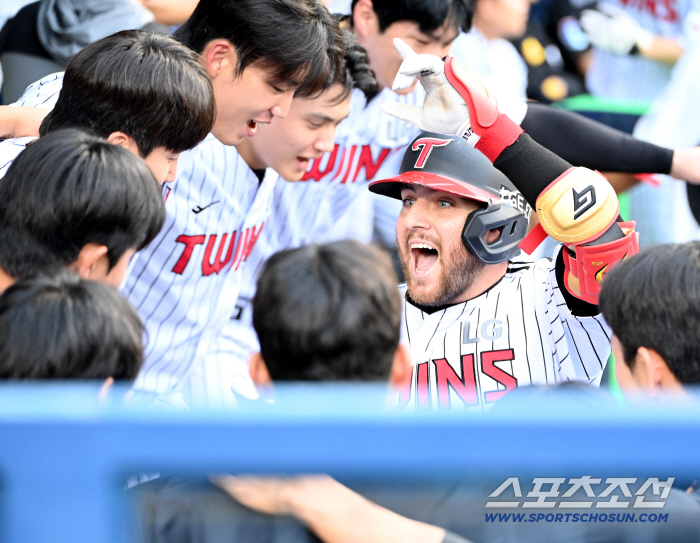  Come from behind to run for Austin, dugout dance time