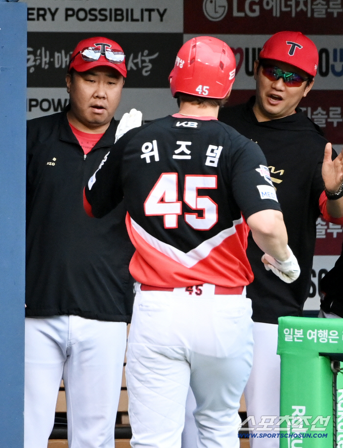  Director Lee Bum-ho, Wizdom's home run was good