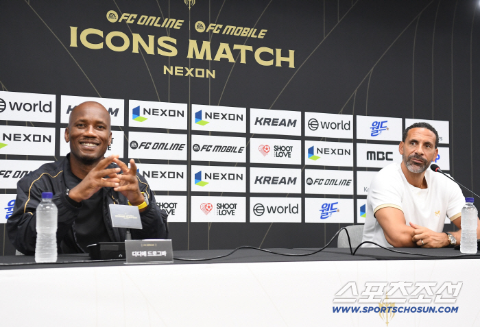  Drogba and Ferdinand interviewing iKONMATCH