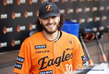  The ease of the Ponce undefeated pitcher