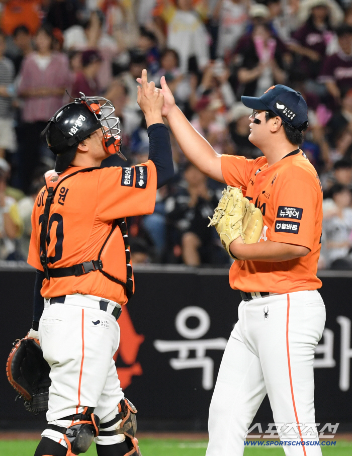  Hanwha's Lee Jaewon and Kim Seohyun's ceremony