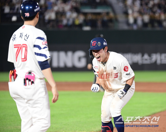  Hwang Sung-bin's two-run timely hit to turn the tables in the fifth inning