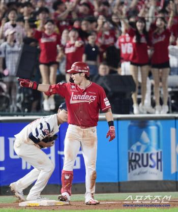  Jihoon Choi tied at the top of the eighth inning with an RBI triple.