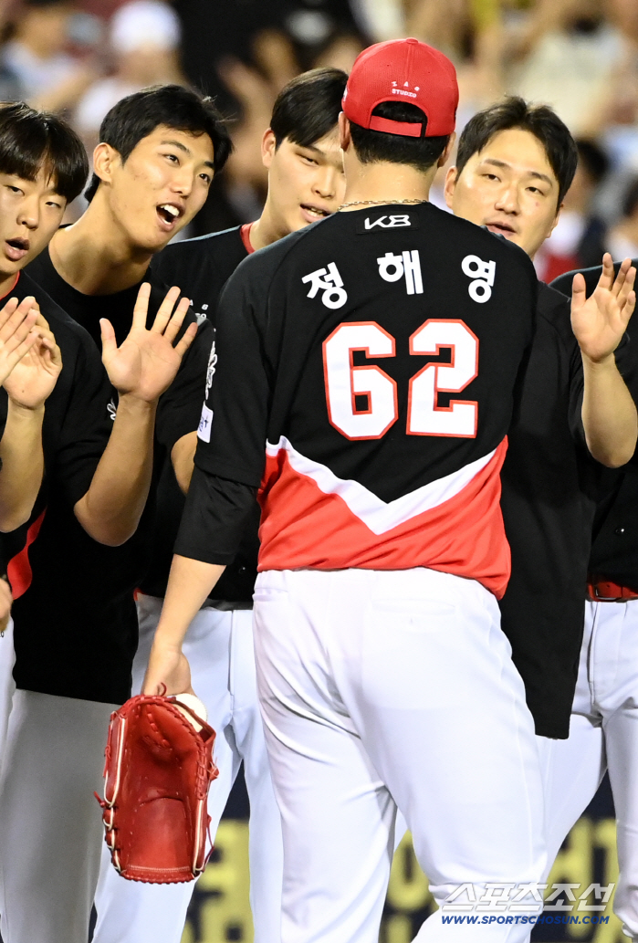  Lee Eui-ri, Jung Hae-young, nice ball for the first time of the season