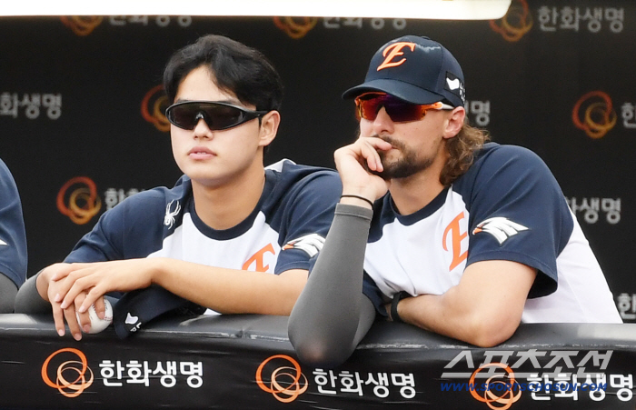  MOON DONG JU, TWICE's Ponce. Nice pitching