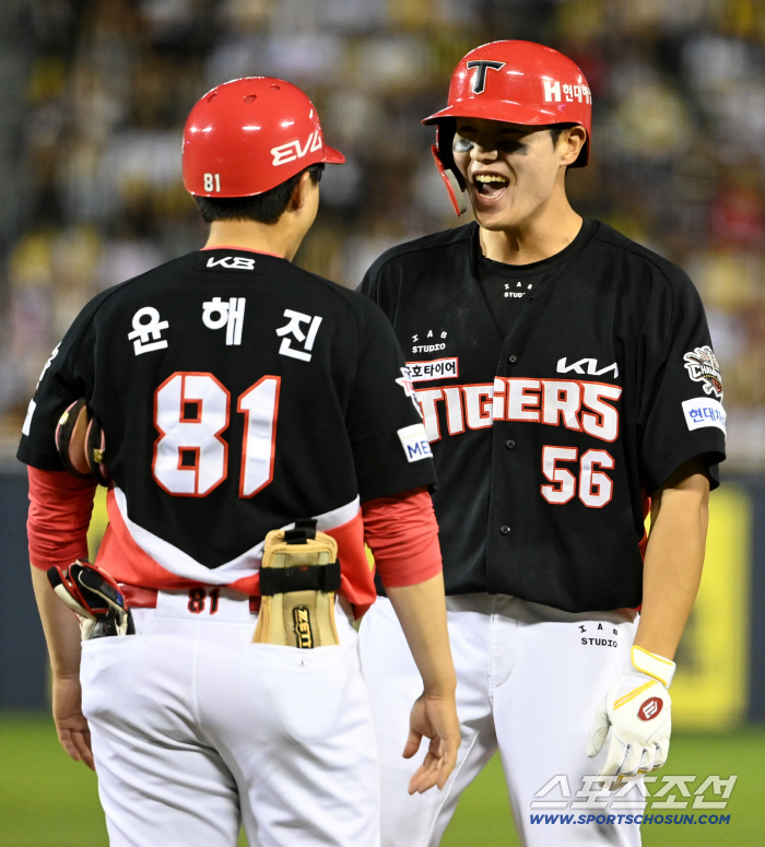  Oh Sun-woo's smile when making a timely hit