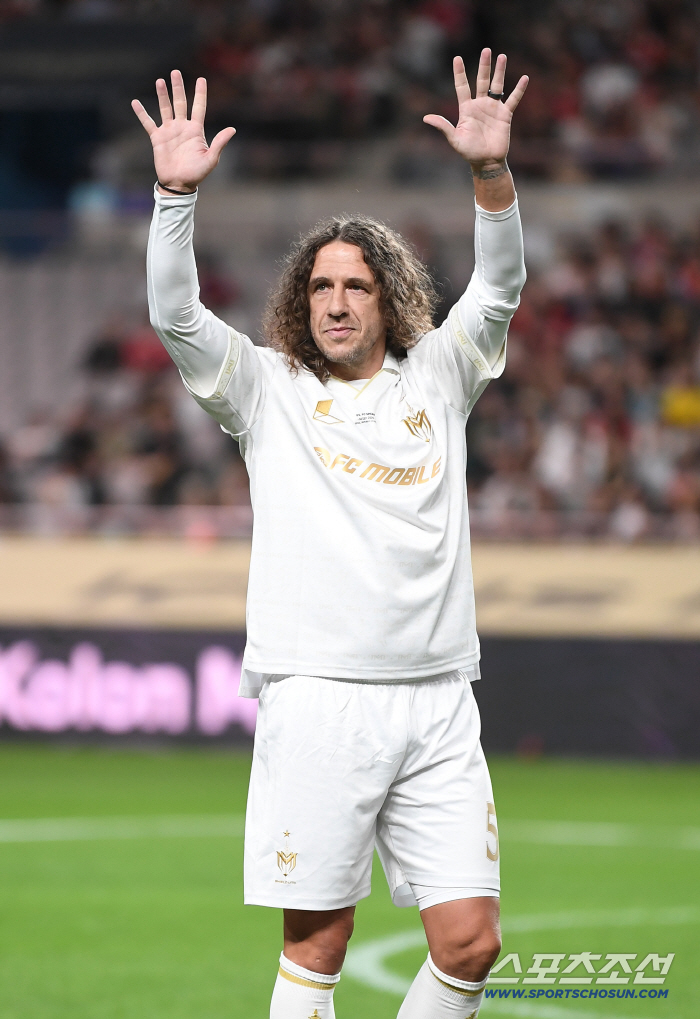  Puyol, enter with the loudest cheers than anyone else