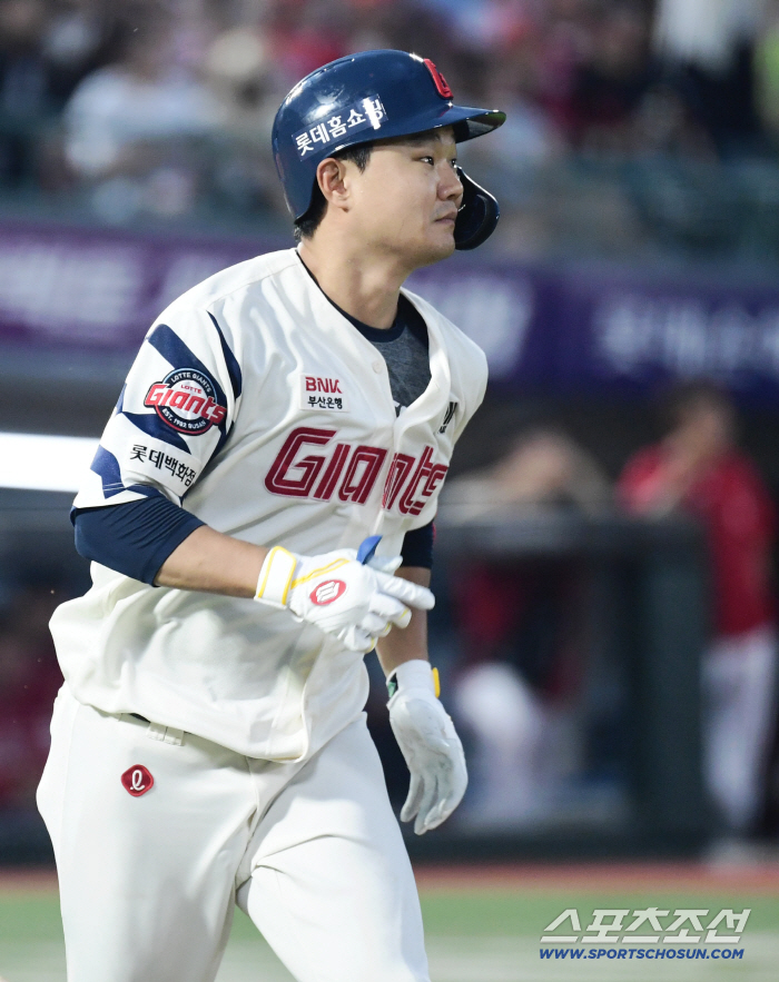  Son Ho-young's timely one-run hit to bring the game to square one in the third inning