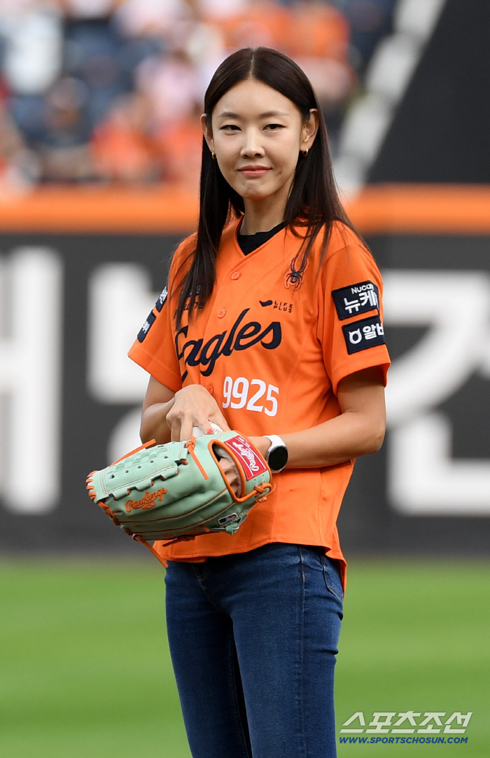  Starting with Han Hyejin's autograph