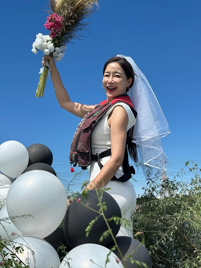 Surprise Kim Ha-young is getting married today (13th)..a bride in a wedding dress and a life jacket