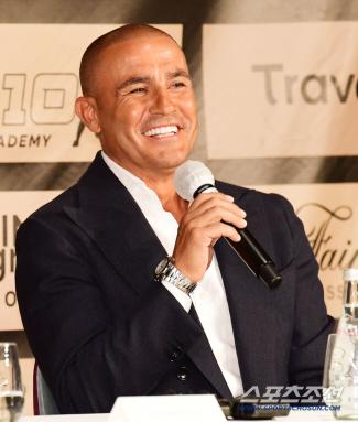 Yain Cannavaro's comeback as head coach after 6 years? Submission of Application to Association...The fans are talking about the pros and cons