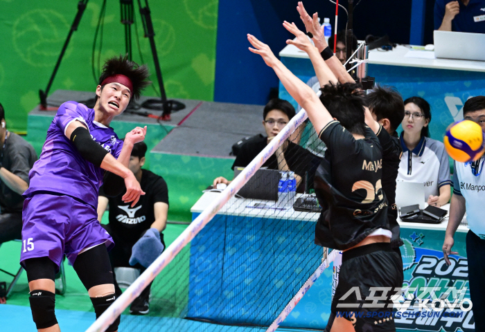 03 Complete defeat Woori Card Mauricio's opponents were all aggressive 