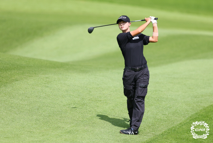 Dong-eun and I are so close... The winner of the longest batter face-off is Bang Shin-sil, the first winner from an OK scholarship student → tied for the most wins