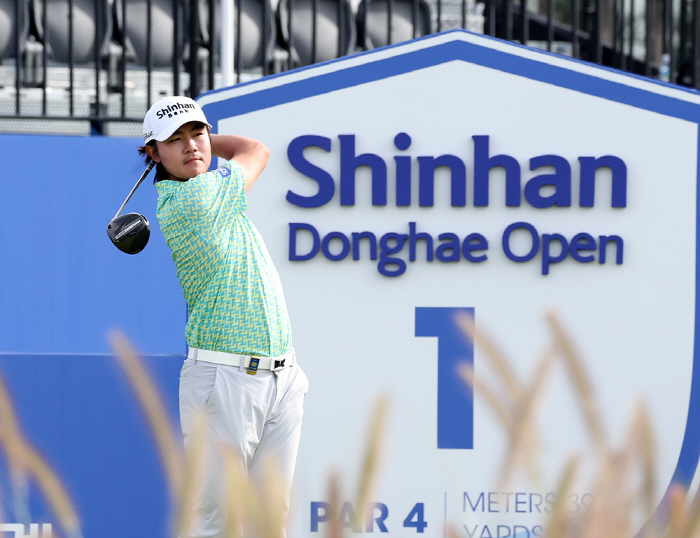 Dong-eun and I are so close... The winner of the longest batter face-off is Bang Shin-sil, the first winner from an OK scholarship student → tied for the most wins