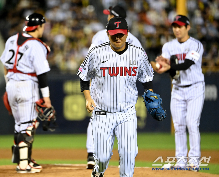 He started the KS, but failed the first bullpen session for the Rookie of the Year candidate. In the end, should last year's semi-PO star go back to the bullpen?