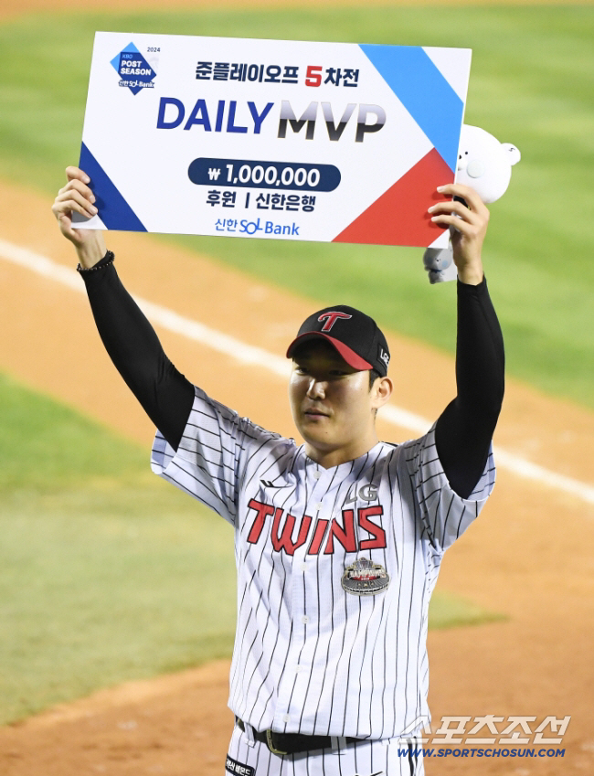 He started the KS, but failed the first bullpen session for the Rookie of the Year candidate. In the end, should last year's semi-PO star go back to the bullpen?