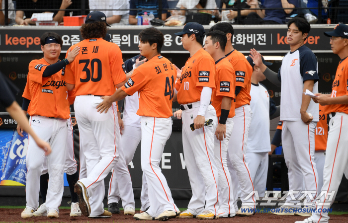 Hitters → 6 points in big innings, but he couldn't laugh...Why did you call up the team