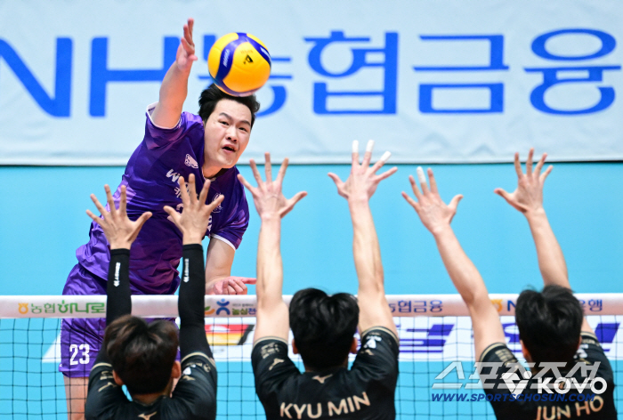 It's the moment I've been waiting for Korean Air's Henan won his first game since his debut. 3-0 Shutout on Woori Card 