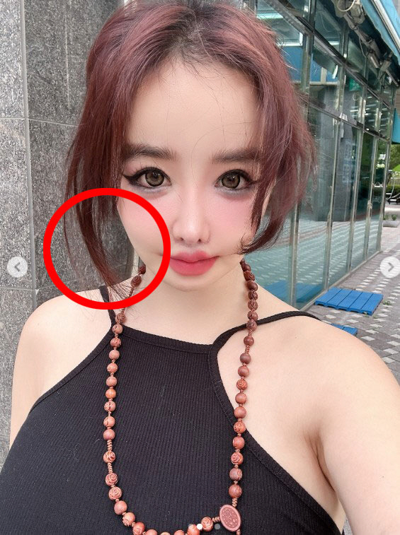 Park Bom, suspension of activities, suspicions of filter correction came out againThe pillar of the building is bent