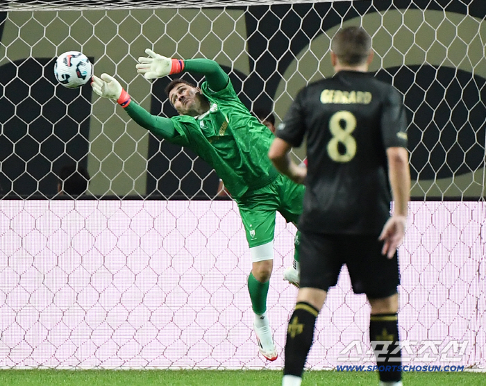  Casillas' brilliant save