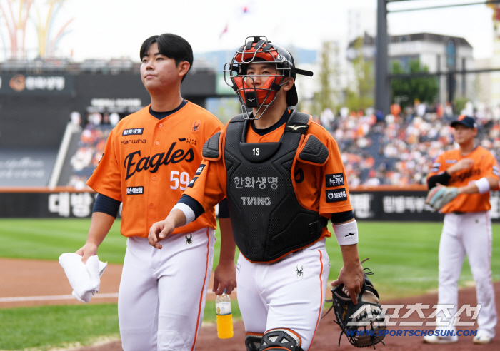  Heo In-seo, who learns a lot from veteran catcher Choi Jae-hoon