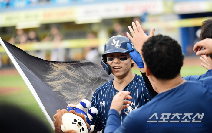 Kim Sung-yoon's come-from-behind three-point home run to turn the game around