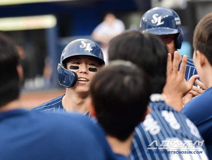 Kim Sung-yoon's come-from-behind three-point home run to turn the game around