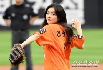  Lee Sun Bin's exciting first pitch