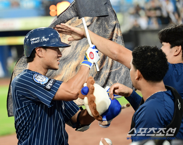  Lee Sung Kyu's precious solo shot running away