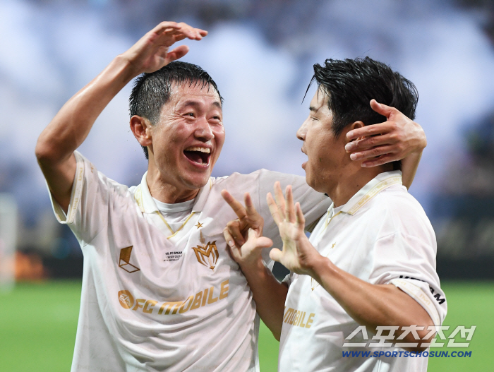  Park Joo-ho's winning goal, cheering Lee Young-pyo