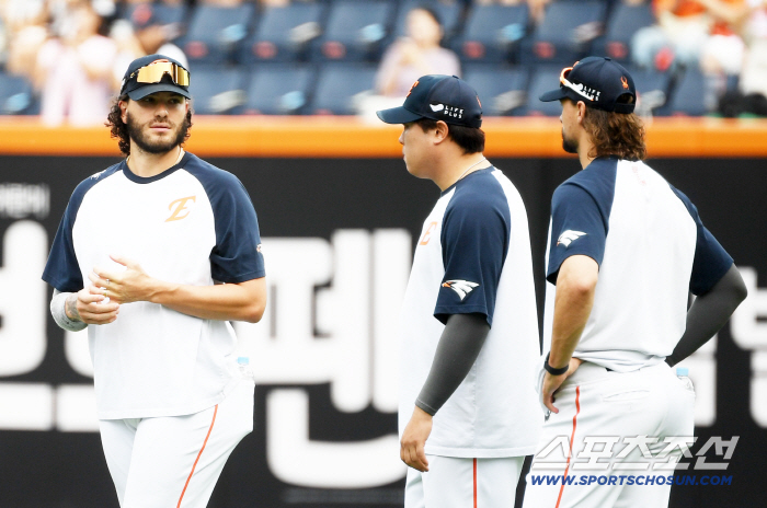  Phone Seryu Hyunjin TWICE small talk before the game
