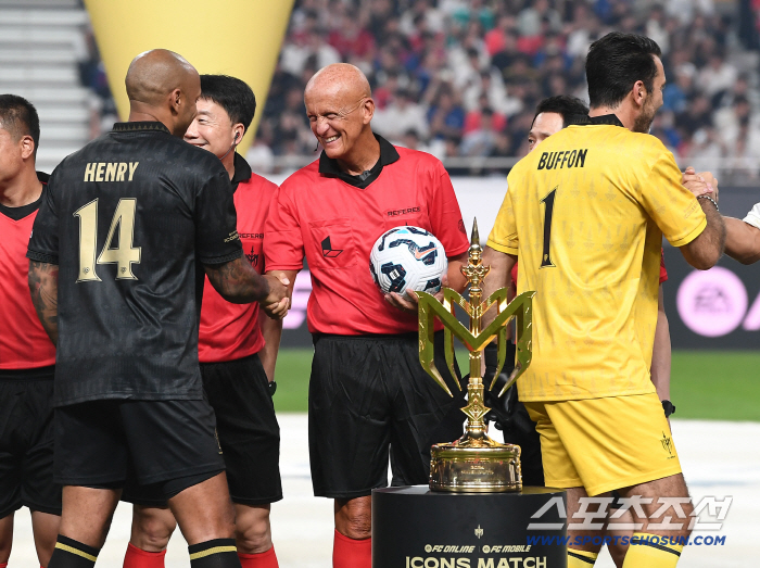  Referee is also legendary, Alien Collina Referee suddenly appears