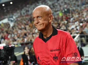  Referee is also legendary, Alien Collina Referee suddenly appears