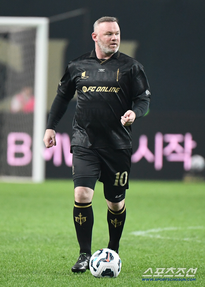  Rooney played as a defender