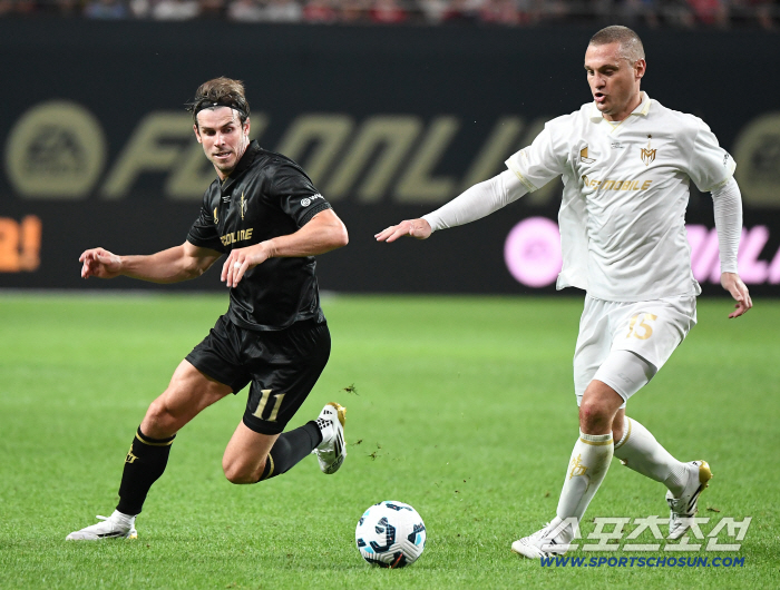  Vidic blocking the veil