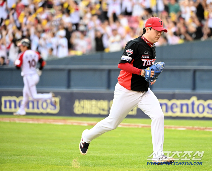  Yang Hyun-jong couldn't get over the bases loaded