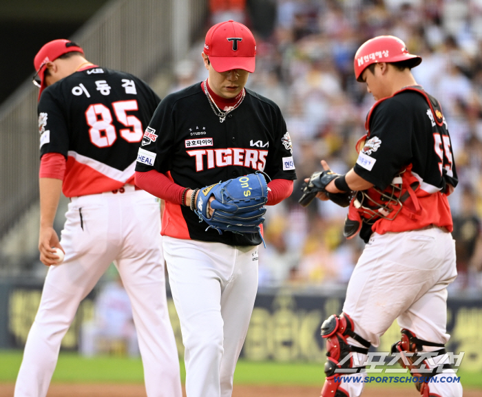  Yang Hyun-jong, who bowed his head, failed to fill the 3rd inning