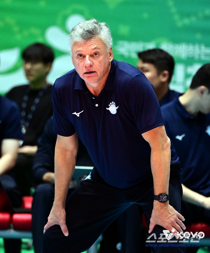 What a debut win against the same Brazilian coach. I'm happy about the new Korean Air coach's first victory. Since I won... 