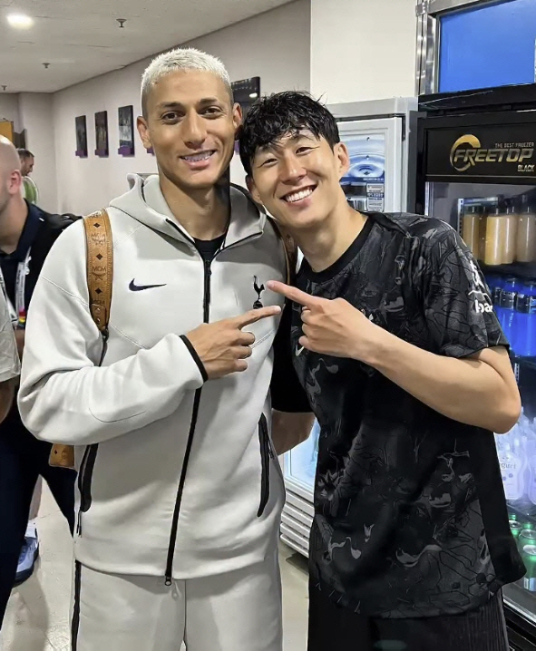 When Heung-min's statue is built and beloved SON leaves, the revived key striker is pouring bad news againPlayer of the Month → The main competition is also in jeopardy
