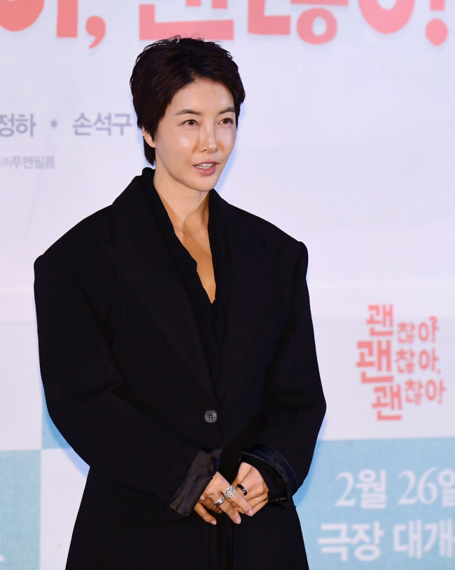 Actor Jin Seo-yeon and Choi Si-won posted a memorial post for Charlie Kirk, a far-right figure