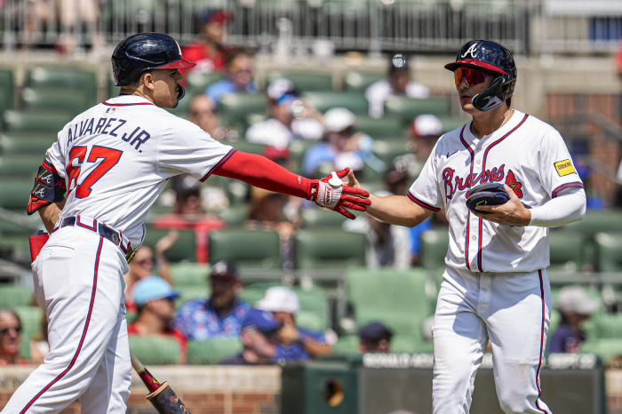 Controversy over personality Kim Ha-sung, who beat the FA pitcher the most, exploded for the first time since moving to ATL, with three hits and four on base