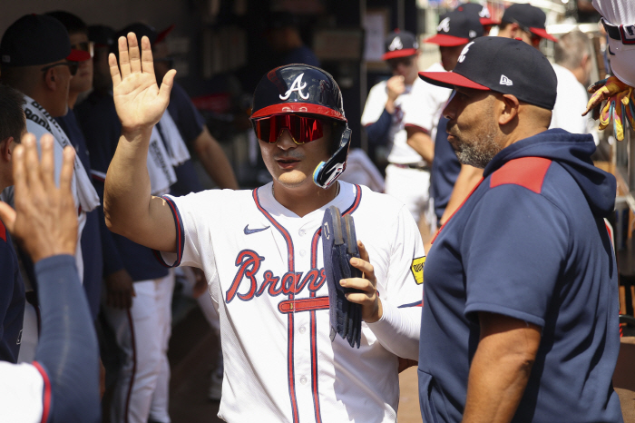 Controversy over personality Kim Ha-sung, who beat the FA pitcher the most, exploded for the first time since moving to ATL, with three hits and four on base