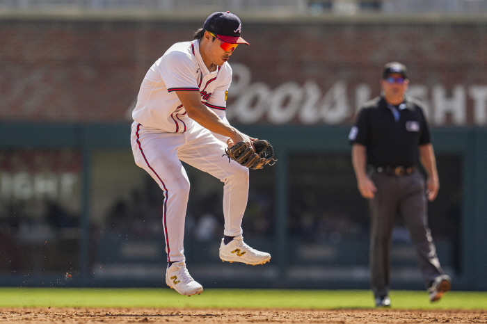 Controversy over personality Kim Ha-sung, who beat the FA pitcher the most, exploded for the first time since moving to ATL, with three hits and four on base