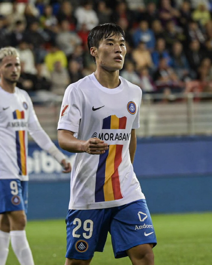 Director Hong Myung-bo, I have one too!  Korean La Liga No. 8 Kim Min-soo, Spain's ace in the second division, scored two goals and two assists