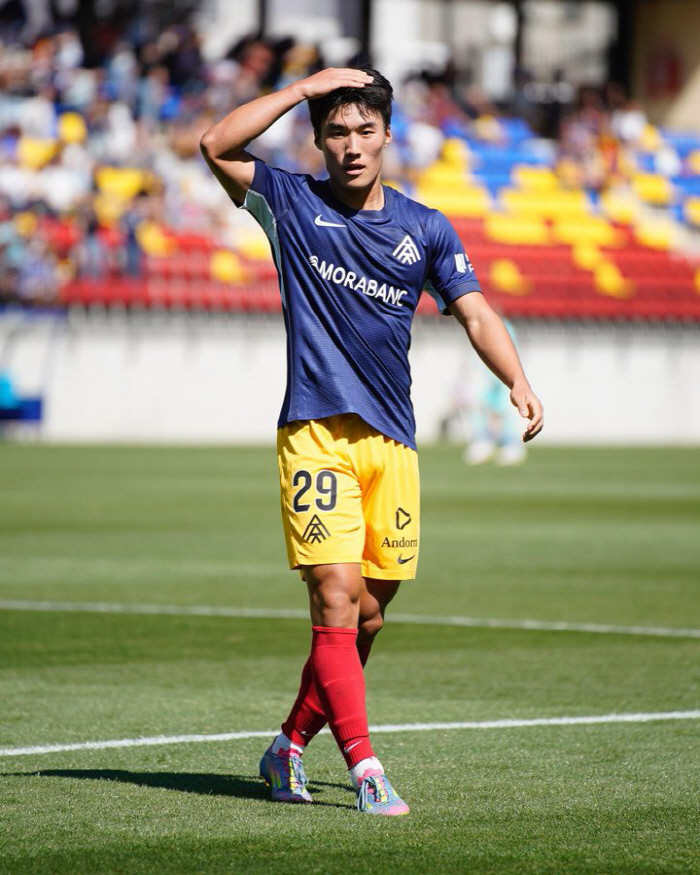 Director Hong Myung-bo, I have one too!  Korean La Liga No. 8 Kim Min-soo, Spain's ace in the second division, scored two goals and two assists